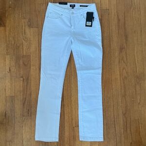 Jones New York White Sculpt and Flatter jeans